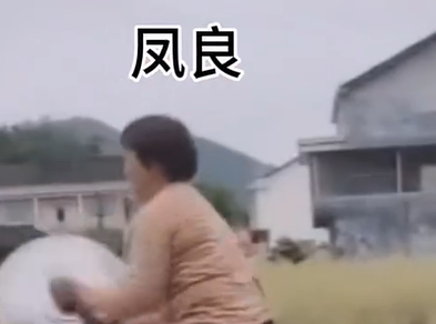 搞笑视频-哈哈敲锣