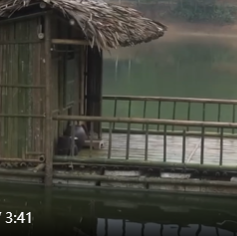 湖面移动竹屋