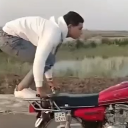 高手骑摩托