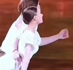 马克伊琳娜-冰舞