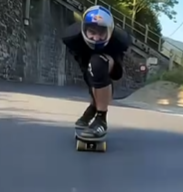 极限运动 “滑板速降