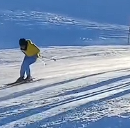 滑雪社死名场面