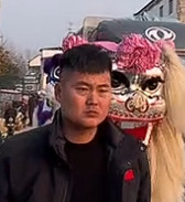 传承乡土民俗全网-感恩团长为逝者三拜九叩